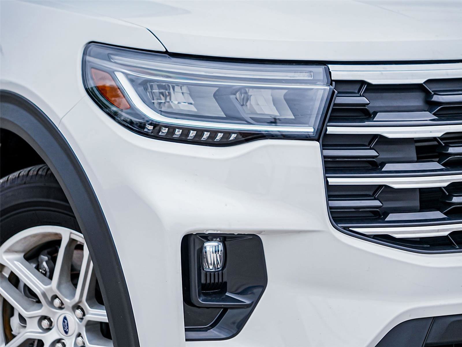 Certified 2025 Ford Explorer Active w/ Active Comfort Package RWD image 3