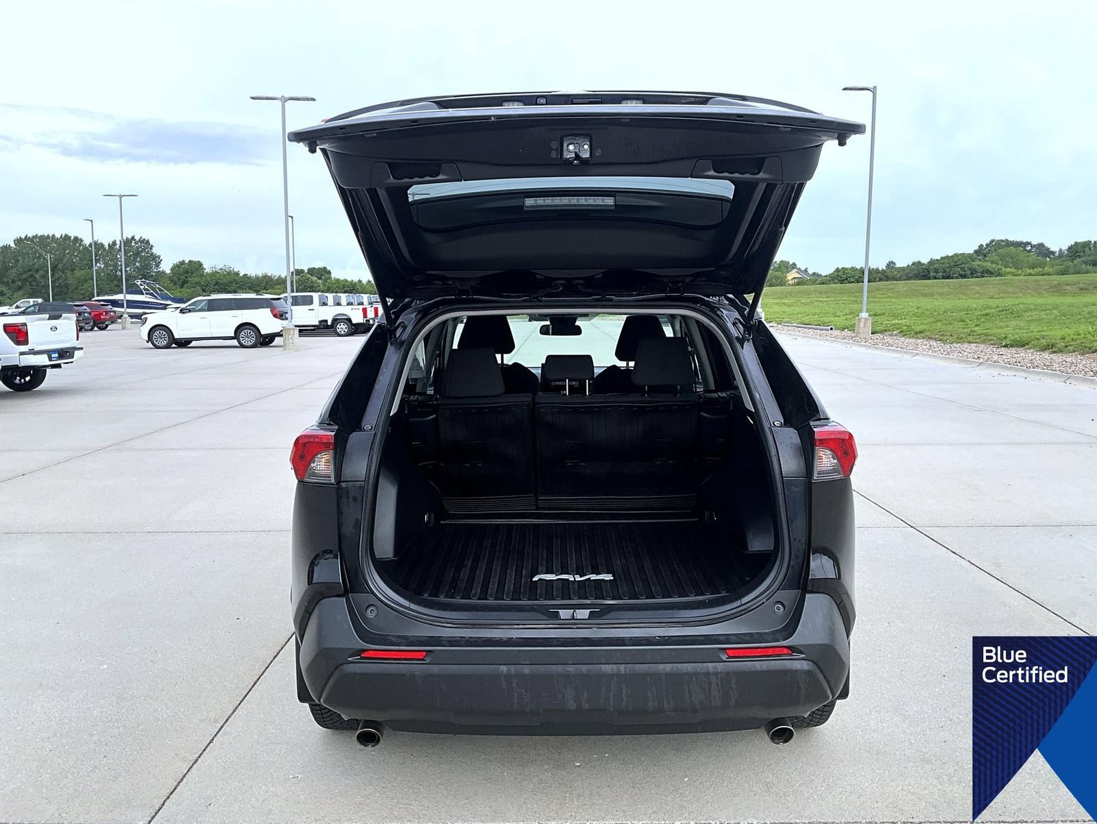 Used 2022 Toyota RAV4 LE AWD/4WD image 22