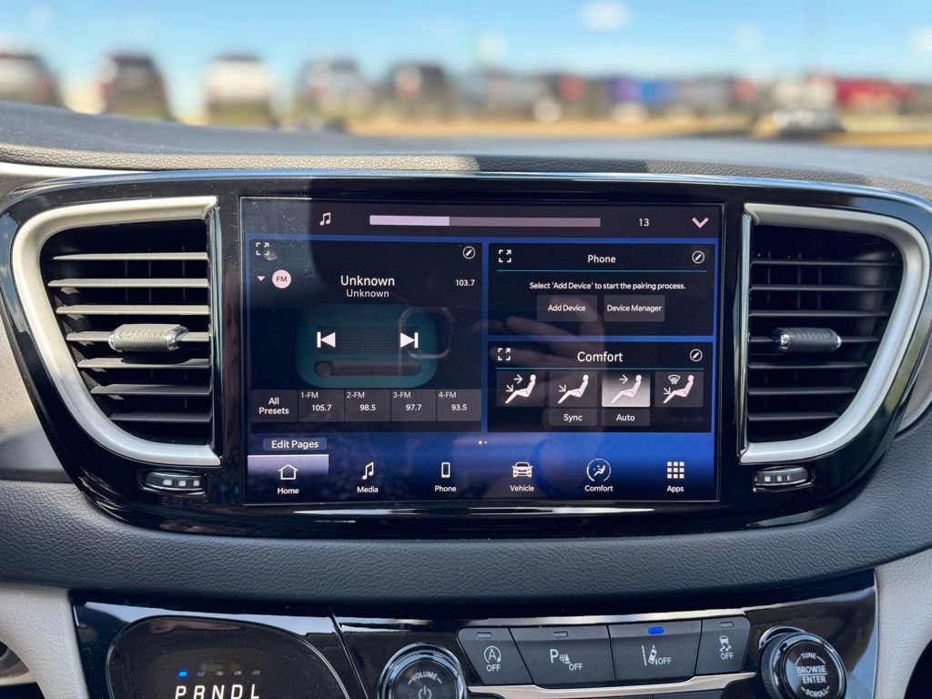 Used 2023 Chrysler Pacifica Touring-L FWD image 22