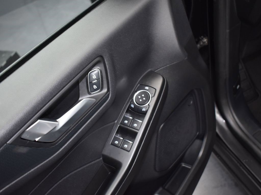 Certified 2025 Ford Escape ST-Line image 9