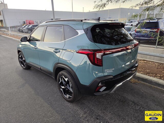 Used 2024 Kia Seltos EX FWD image 3