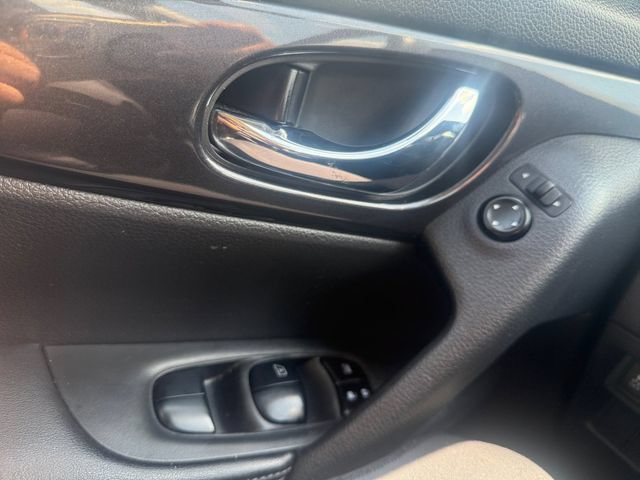 Used 2020 Nissan Rogue SV FWD image 9