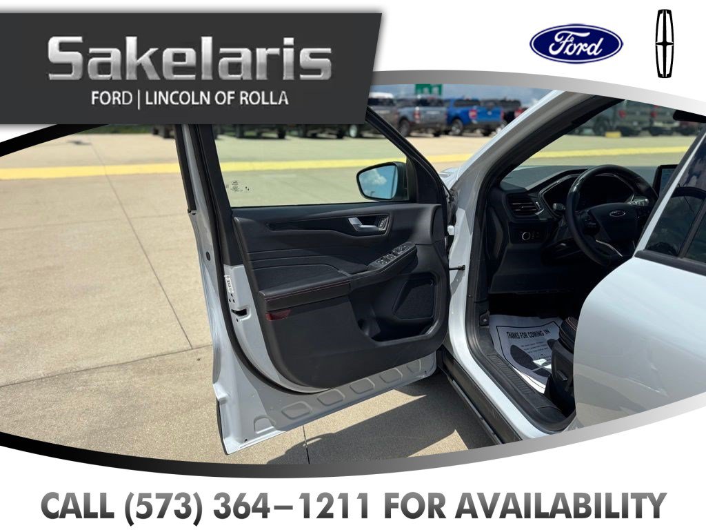 Certified 2025 Ford Escape ST-Line AWD/4WD image 10