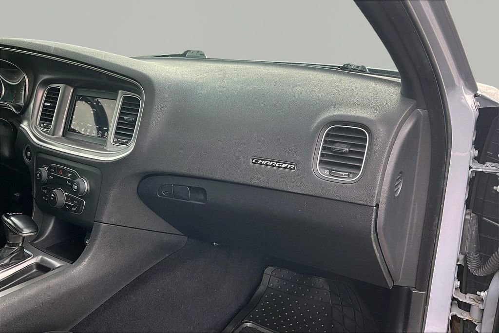 Used 2021 Dodge Charger SXT w/ Leather Interior Group RWD image 17