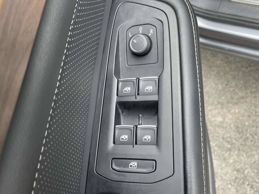 Used 2024 Volkswagen Atlas SE FWD image 16