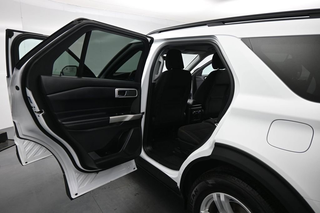 Certified 2021 Ford Explorer XLT RWD image 16