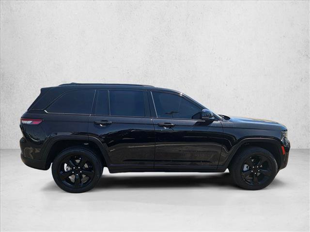 Used 2023 Jeep Grand Cherokee Limited w/ Black Appearance Package AWD/4WD video 4