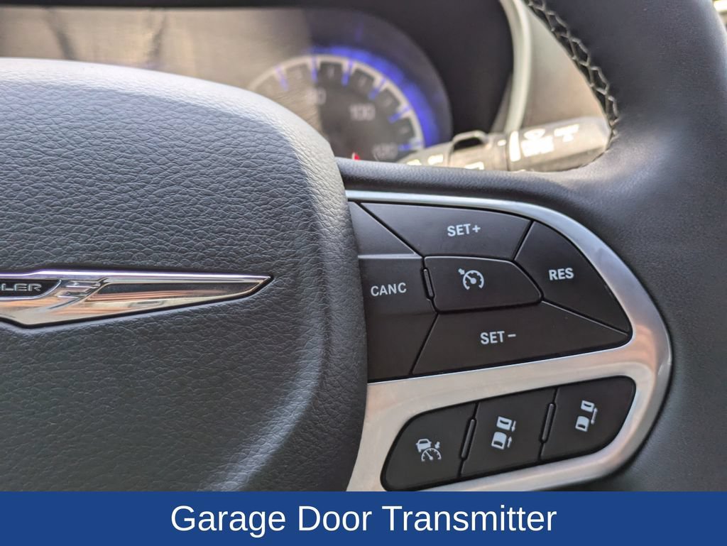 Used 2025 Chrysler Pacifica Select FWD image 25