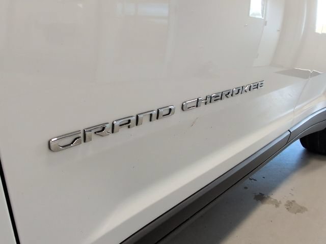 Used 2023 Jeep Grand Cherokee Limited AWD/4WD image 10