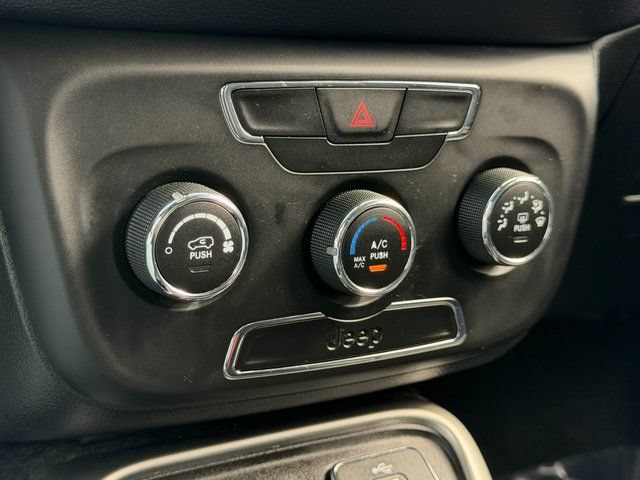 Used 2017 Jeep Compass Latitude AWD/4WD image 12