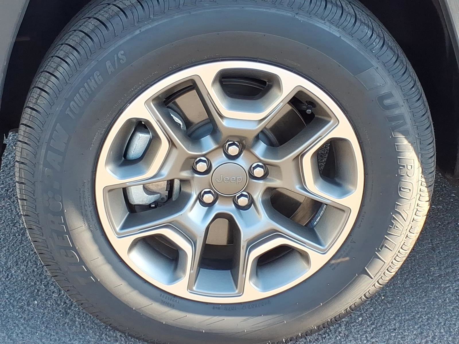 Used 2020 Jeep Cherokee Trailhawk w/ Comfort/Convenience Group image 9