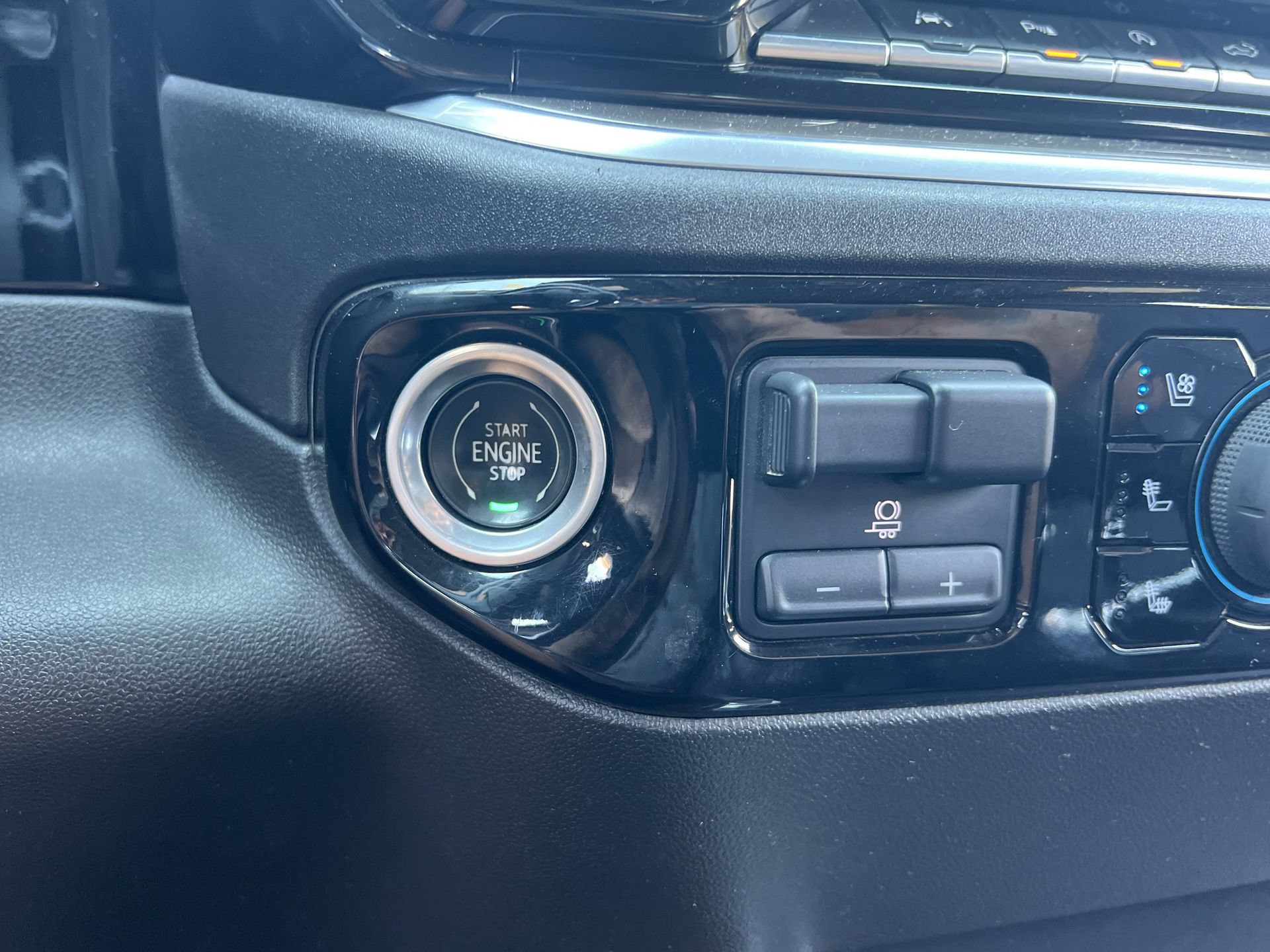 Used 2022 Chevrolet Silverado 1500 High Country w/ High Country Premium Package AWD/4WD image 6