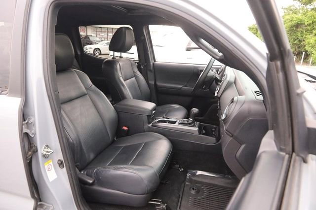 Used 2018 Toyota Tacoma TRD Sport AWD/4WD image 26