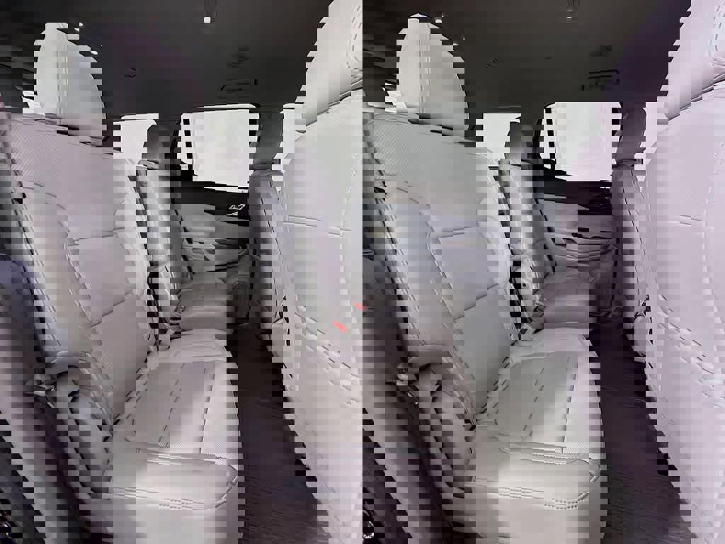 Used 2023 GMC Acadia SLT w/ Preferred Package image 32