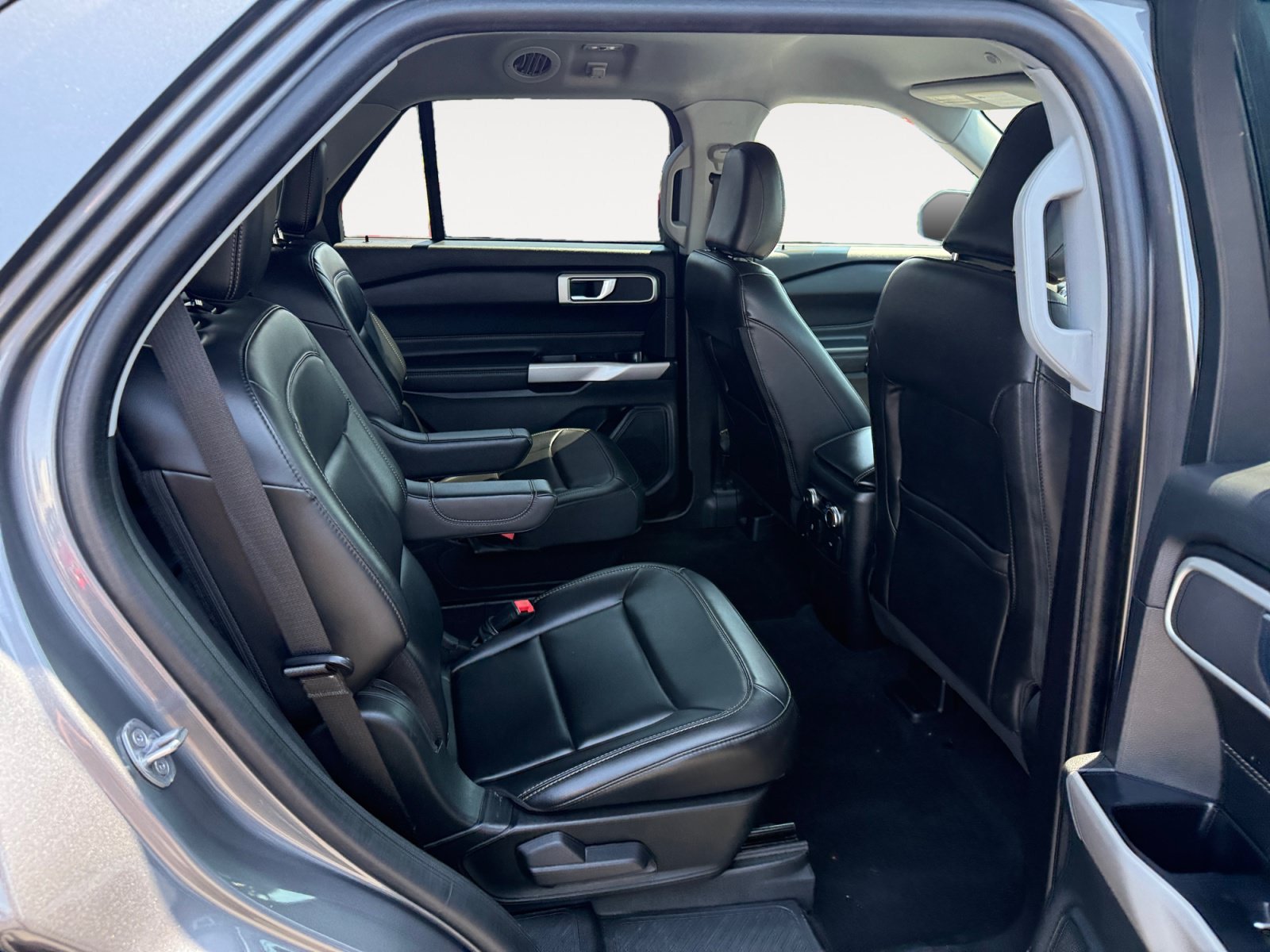 Certified 2022 Ford Explorer XLT w/ Equipment Group 202A AWD/4WD image 18