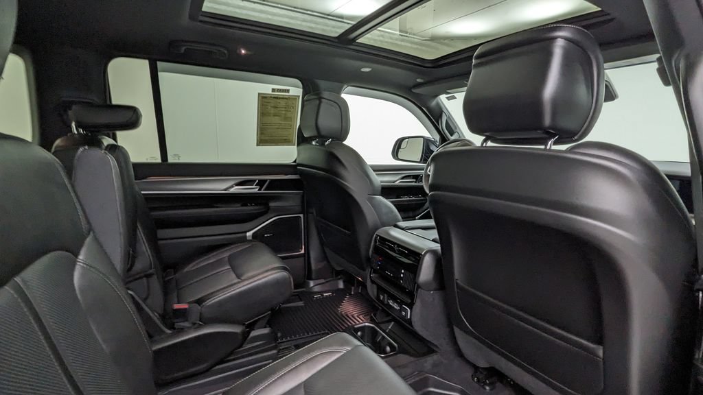 Used 2023 Jeep Wagoneer Series II AWD/4WD image 42