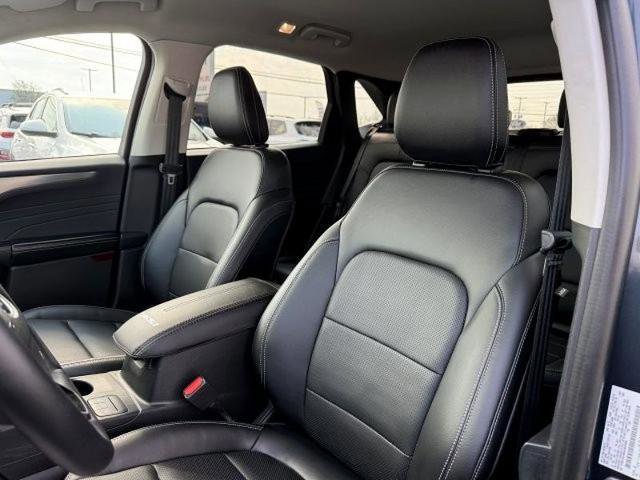 Certified 2022 Ford Escape Titanium w/ Class II Trailer Tow Package image 16