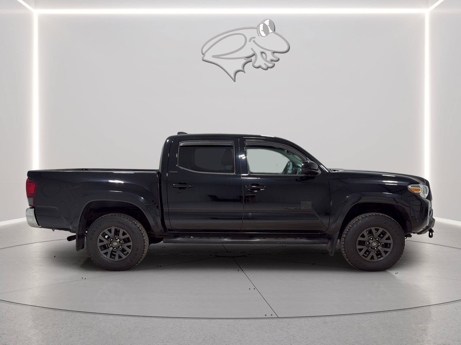 Used 2020 Toyota Tacoma SR5 AWD/4WD image 7