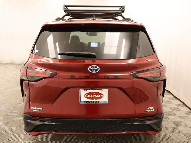 Used 2024 Toyota Sienna XSE w/ XSE Plus Package AWD/4WD image 4