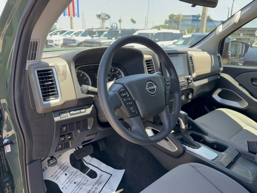Used 2023 Nissan Frontier SV w/ Technology Package AWD/4WD image 10