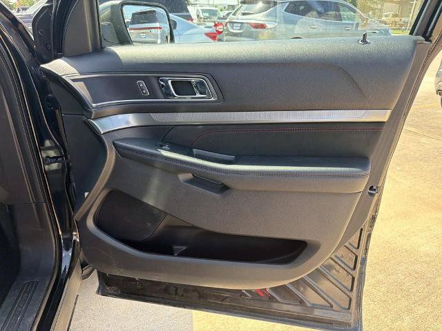 Certified 2019 Ford Explorer XLT w/ Equipment Group 202A FWD image 17