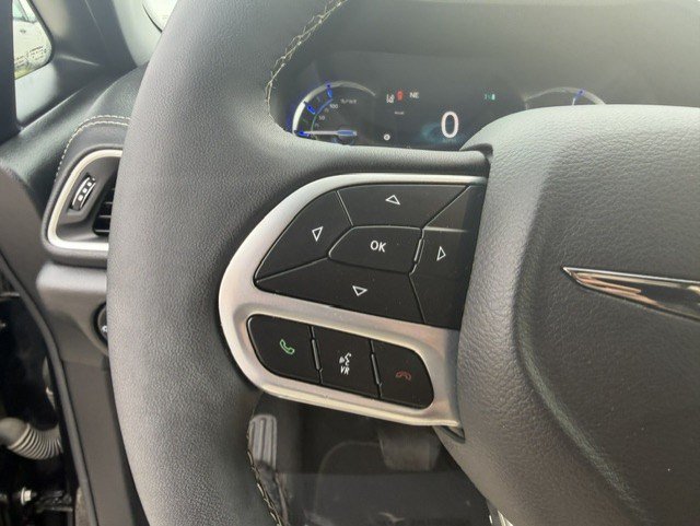 Used 2025 Chrysler Pacifica Select FWD image 16