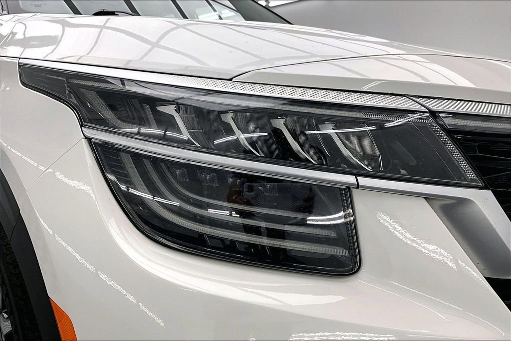 Used 2022 Kia Seltos SX w/ Sunroof Package AWD/4WD image 29