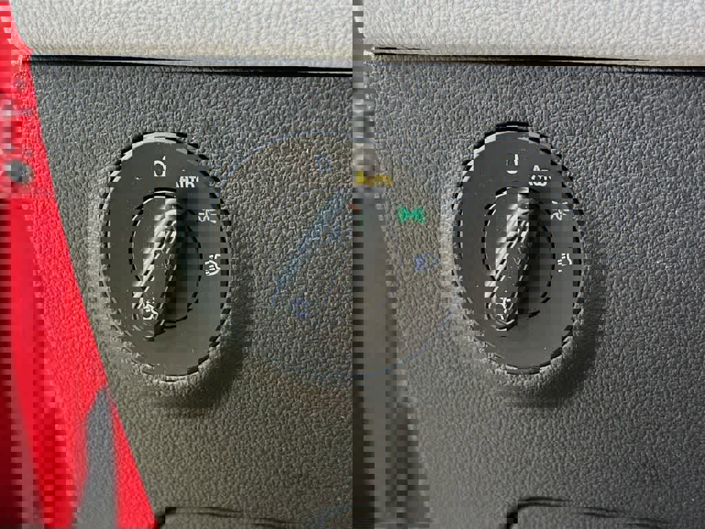 Used 2023 Volkswagen Taos SE w/ Panoramic Sunroof Package image 27