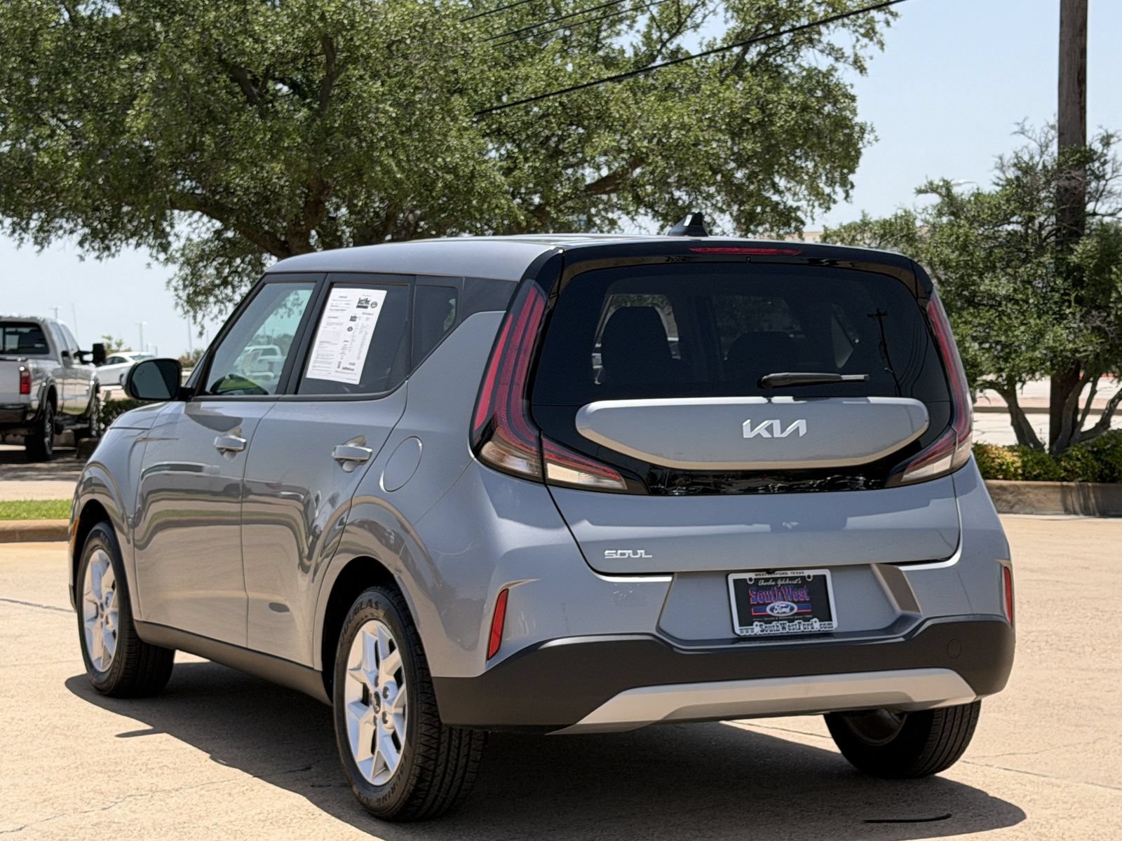 Used 2025 Kia Soul LX w/ LX Technology Package FWD image 6