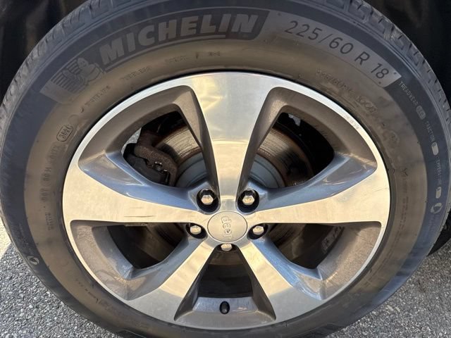 Used 2019 Jeep Cherokee Limited AWD/4WD image 12