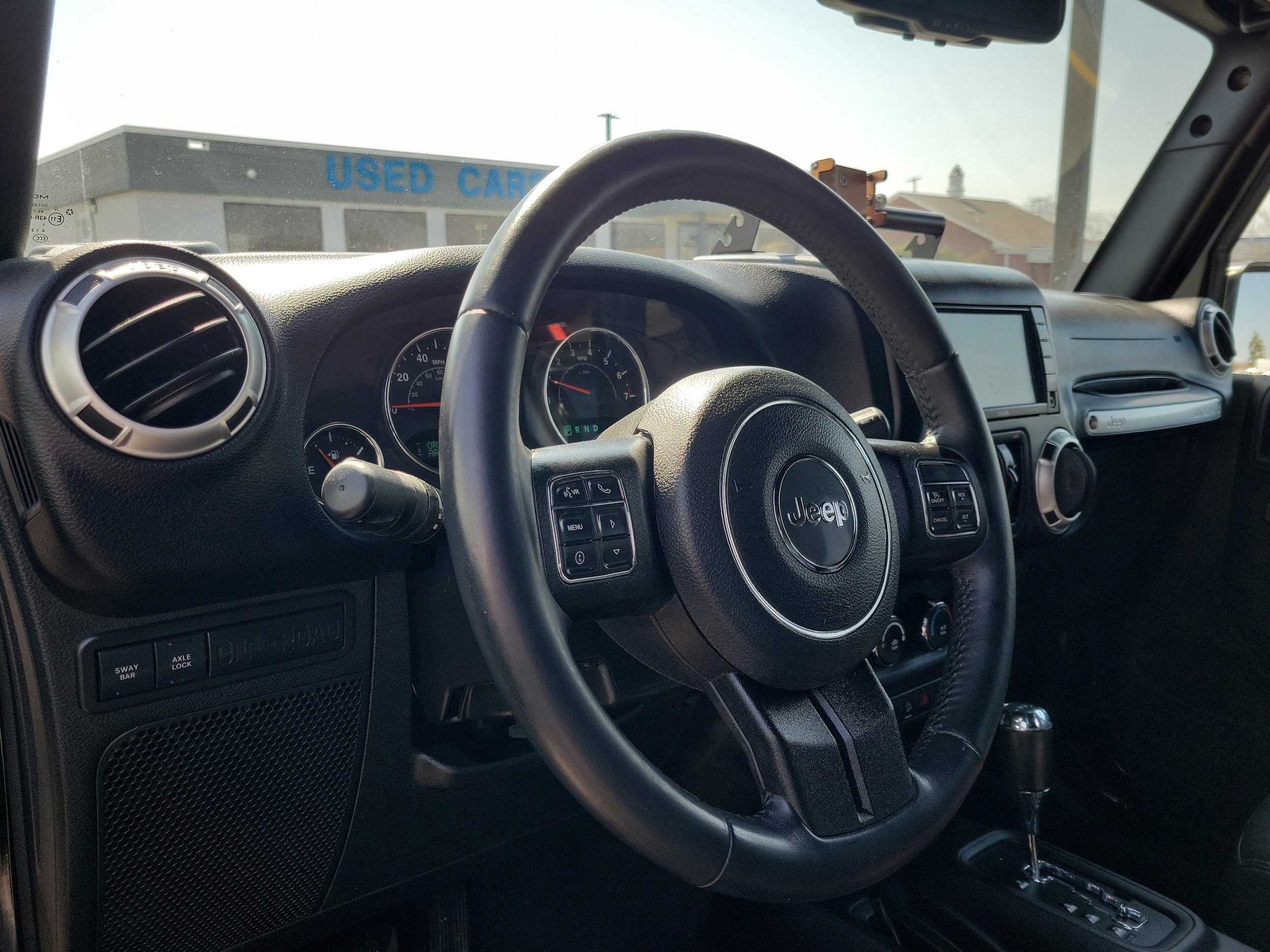 Used 2017 Jeep Wrangler Unlimited Rubicon w/ Connectivity Group AWD/4WD image 16