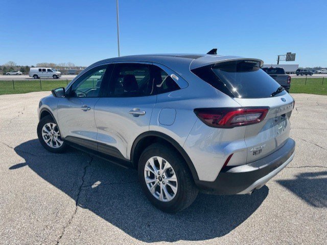 Certified 2023 Ford Escape Active w/ Tech Pack #1 AWD/4WD image 3