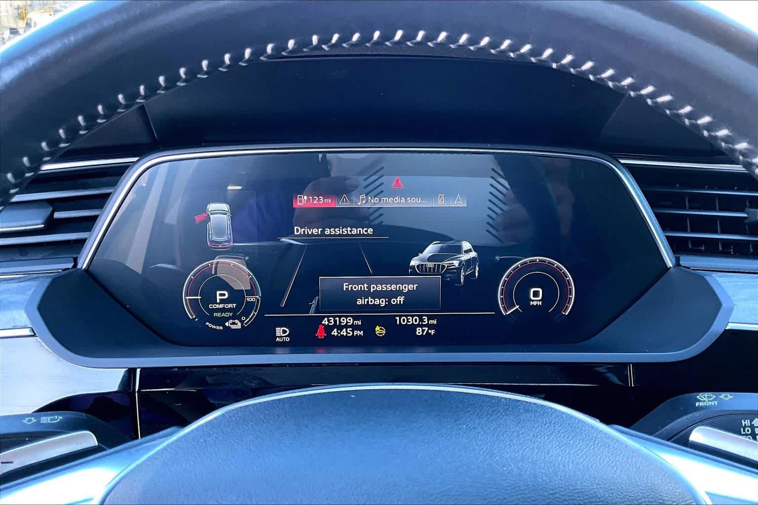 Used 2021 Audi e-tron Premium w/ Convenience Plus Package AWD/4WD image 25
