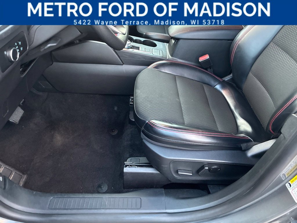 Certified 2025 Ford Escape ST-Line AWD/4WD image 11