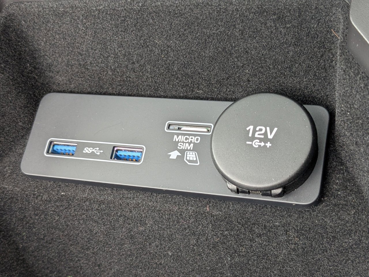 Used 2020 Jaguar E-PACE Checkered Flag image 27