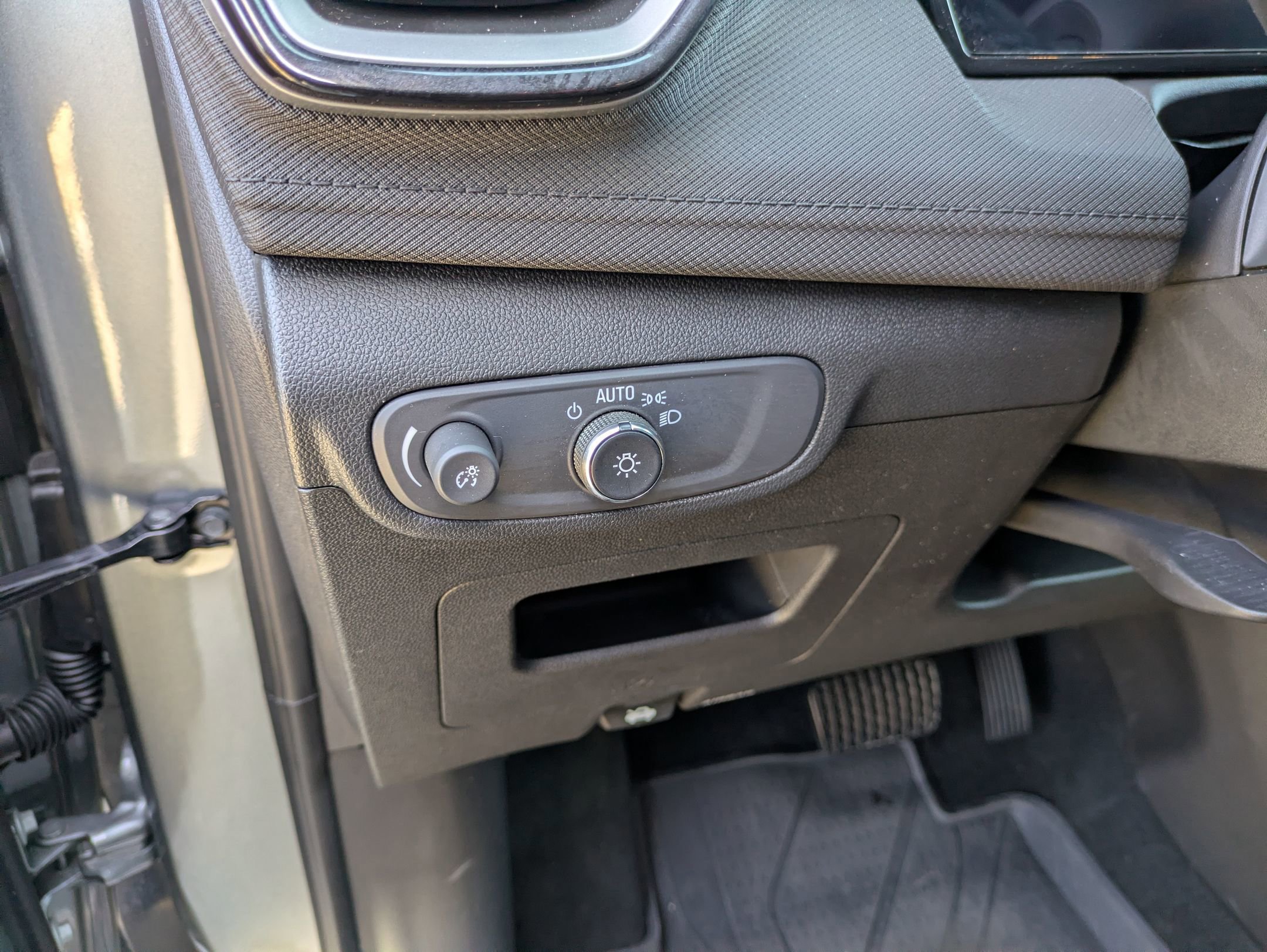 Used 2025 Chevrolet TrailBlazer LT w/ Driver Confidence Package image 17