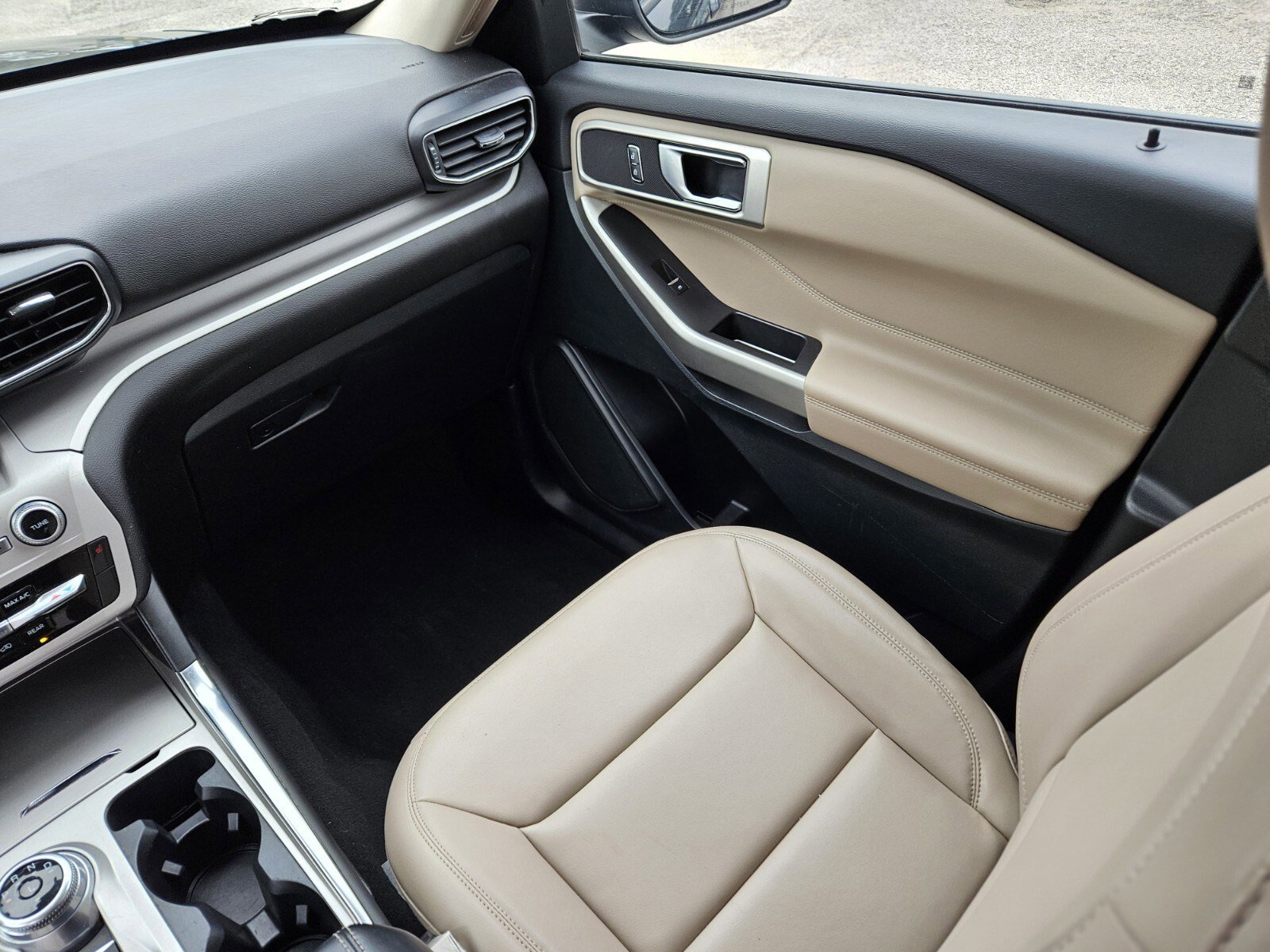 Certified 2023 Ford Explorer XLT w/ Equipment Group 202A image 16