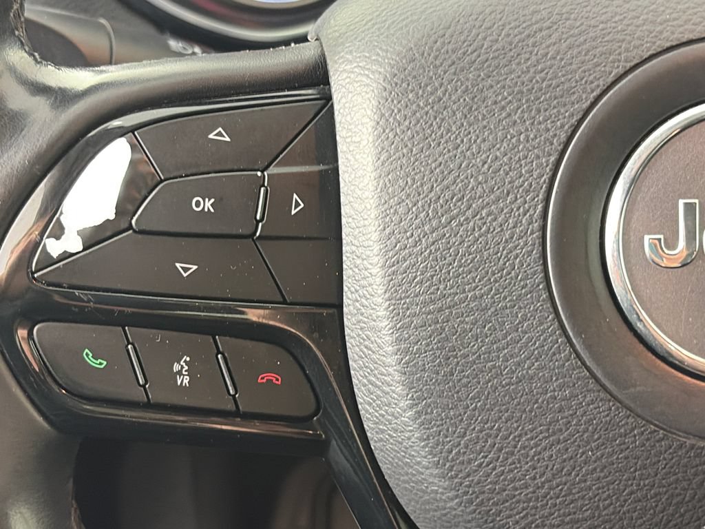 Used 2019 Jeep Cherokee Latitude Plus AWD/4WD image 17