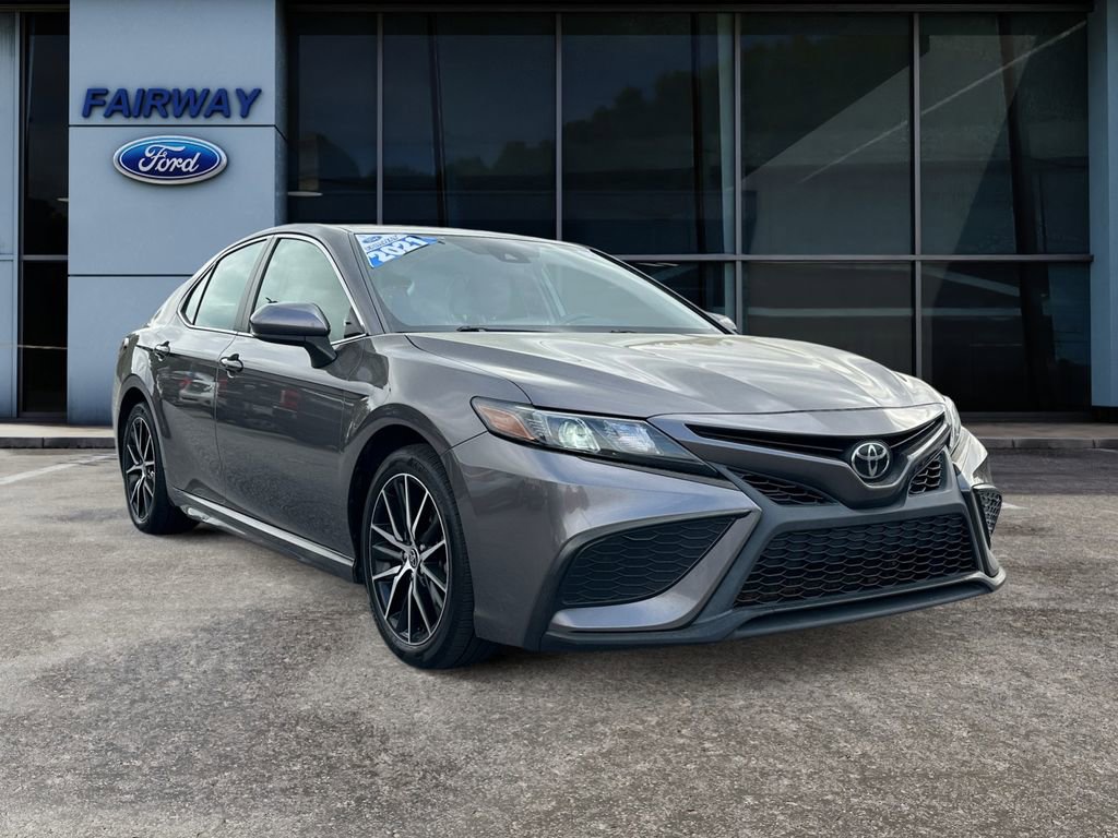 Used 2021 Toyota Camry SE image 2