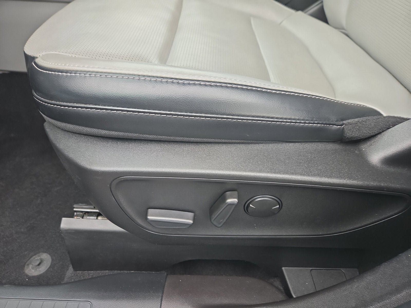 Certified 2023 Ford Escape Platinum AWD/4WD image 10