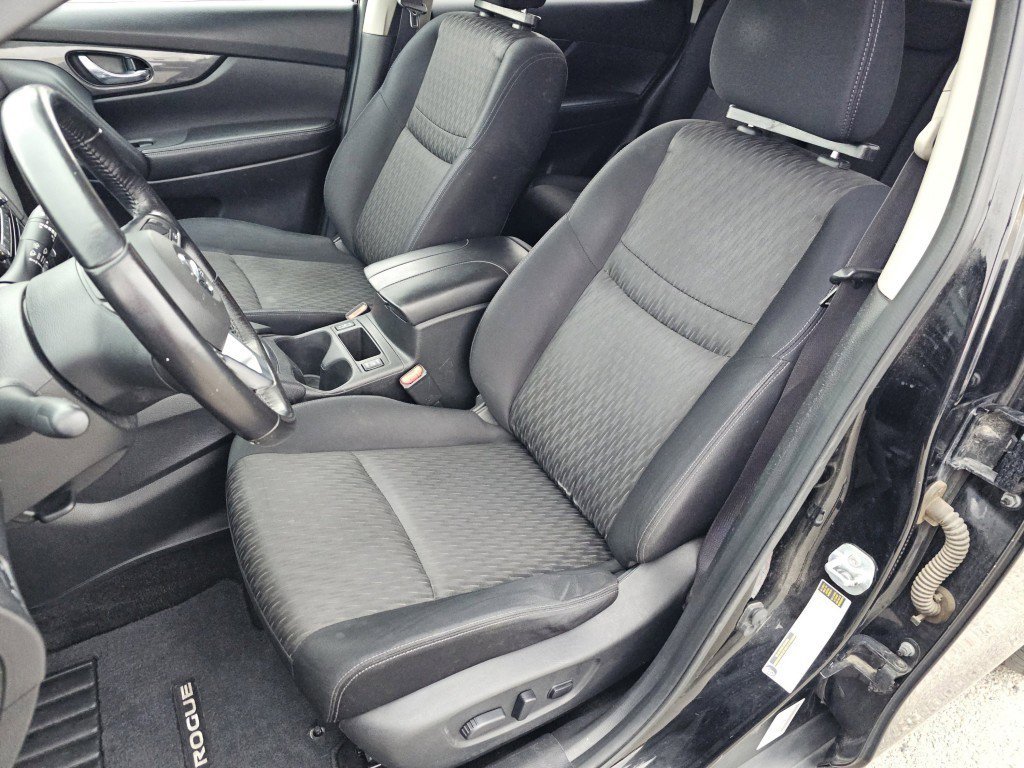 Used 2017 Nissan Rogue SV image 13