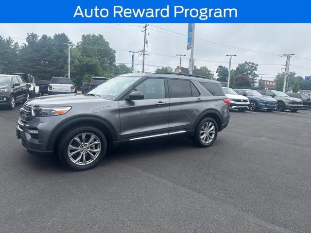 Certified 2023 Ford Explorer XLT w/ Equipment Group 202A AWD/4WD image 3