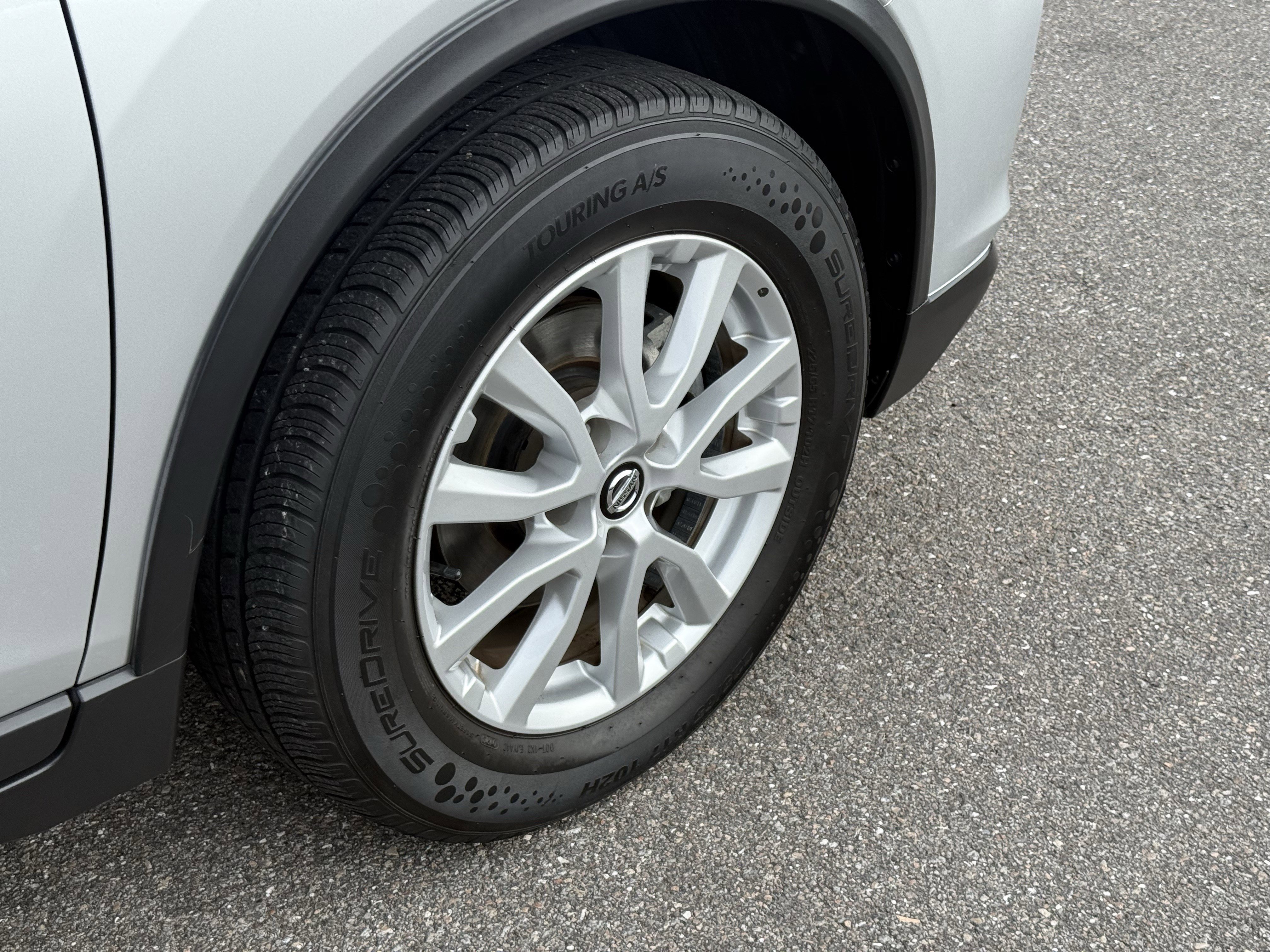 Used 2020 Nissan Rogue SV image 12