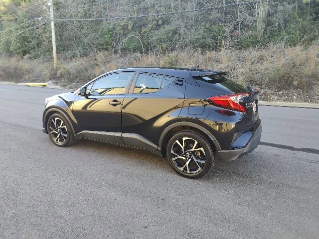 Used 2018 Toyota C-HR XLE image 4