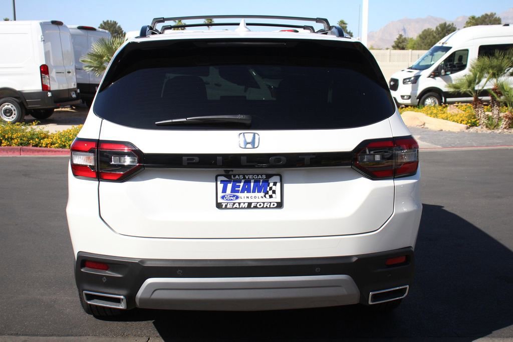 Used 2025 Honda Pilot Touring image 6
