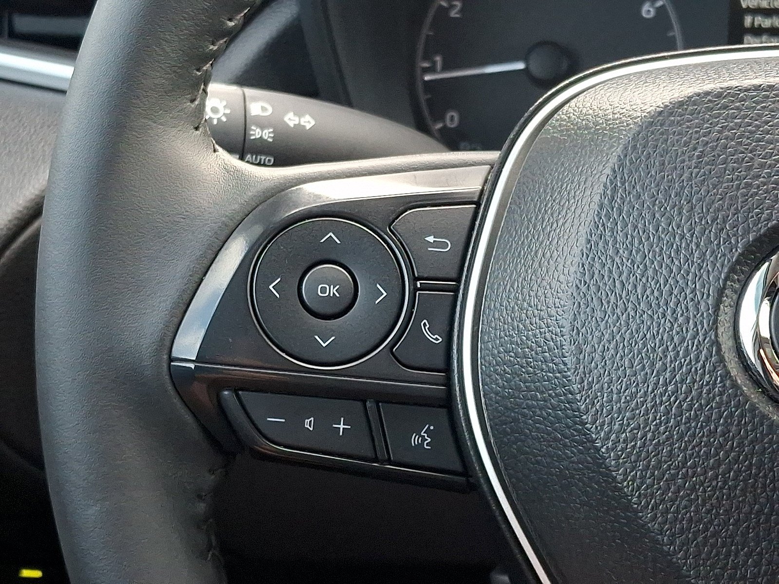 Used 2025 Toyota Corolla Cross LE FWD image 19
