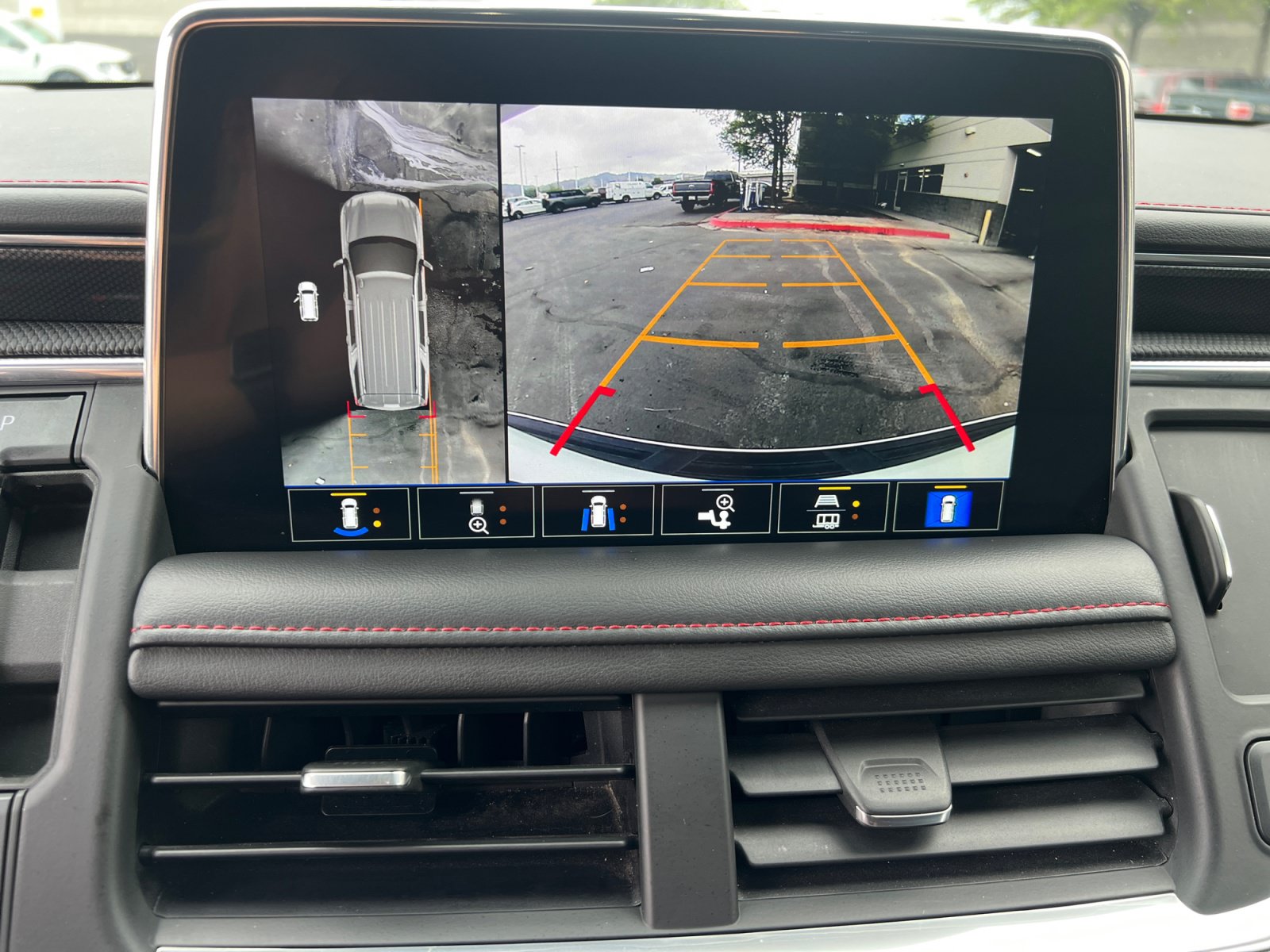 Used 2021 Chevrolet Suburban RST w/ Luxury Package AWD/4WD image 20