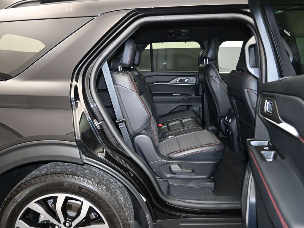 Certified 2025 Ford Explorer ST-Line w/ Premium Package RWD image 26