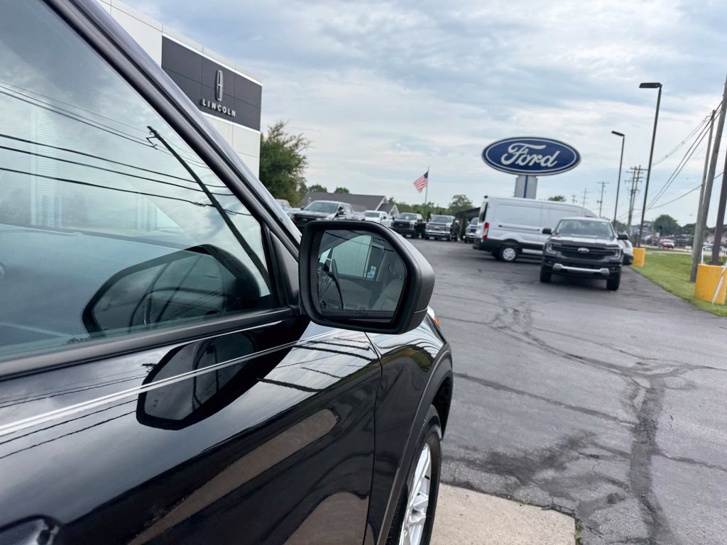 Certified 2023 Ford Explorer XLT w/ Equipment Group 202A AWD/4WD image 12