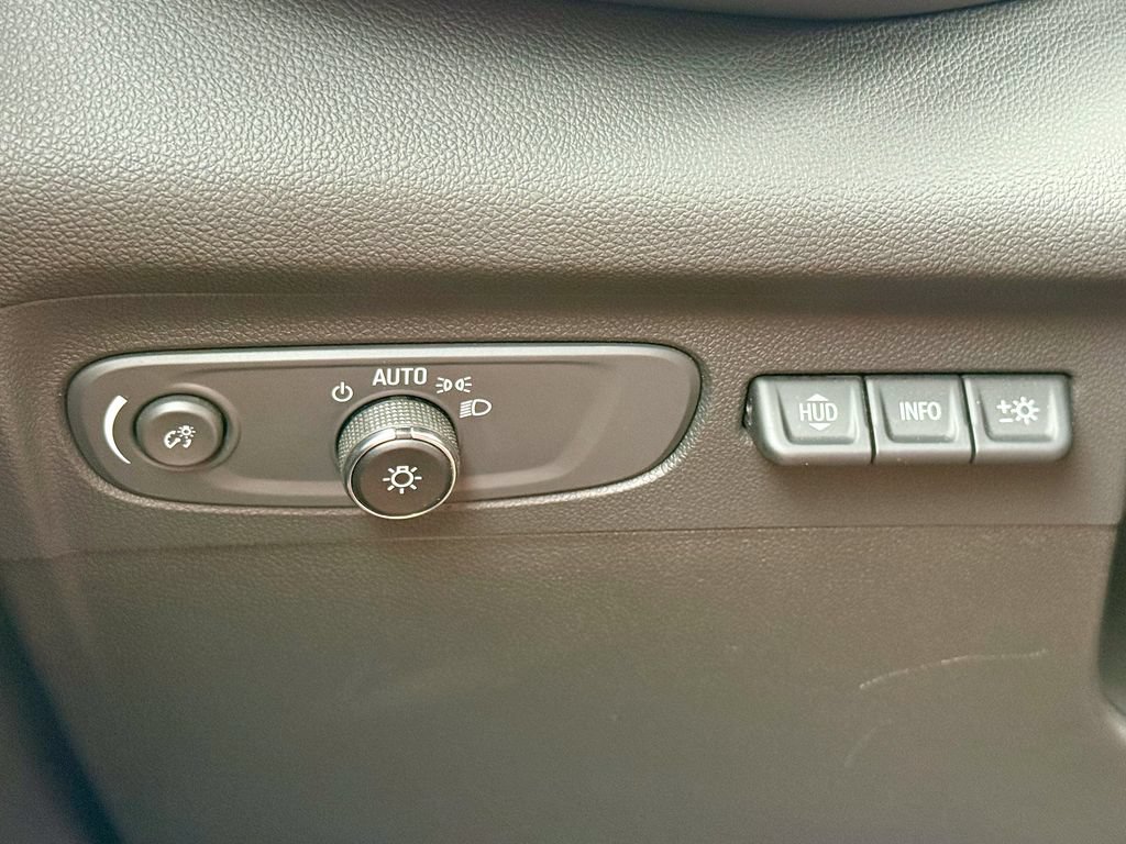 Used 2023 Buick Envision Avenir AWD/4WD image 28